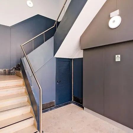 Lovely Fully Equipped Near Subway N5 * Lissabon