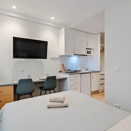 Lovely Fully Equipped Near Subway N5 Appartement Lissabon