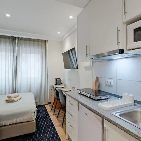 Lovely Fully Equipped Near Subway N5 리스본