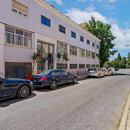 Lovely Fully Equipped Near Subway N5 Apartment *